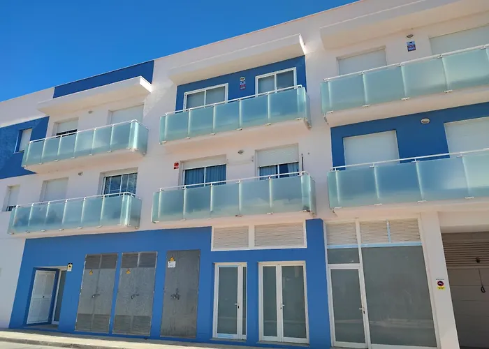 Nina\'S Blue Pool & Beach