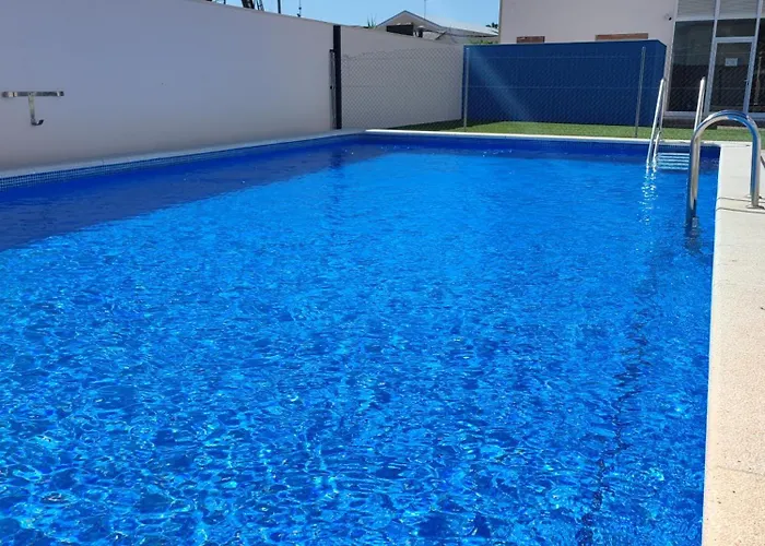 Nina\'S Blue Pool & Beach