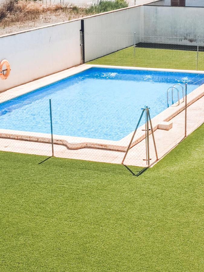 Nina's Blue Pool & Apartment *