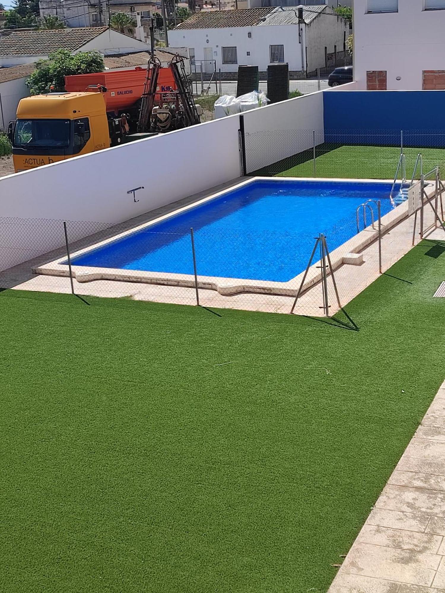 Nina's Blue Pool & Apartment Deltebre