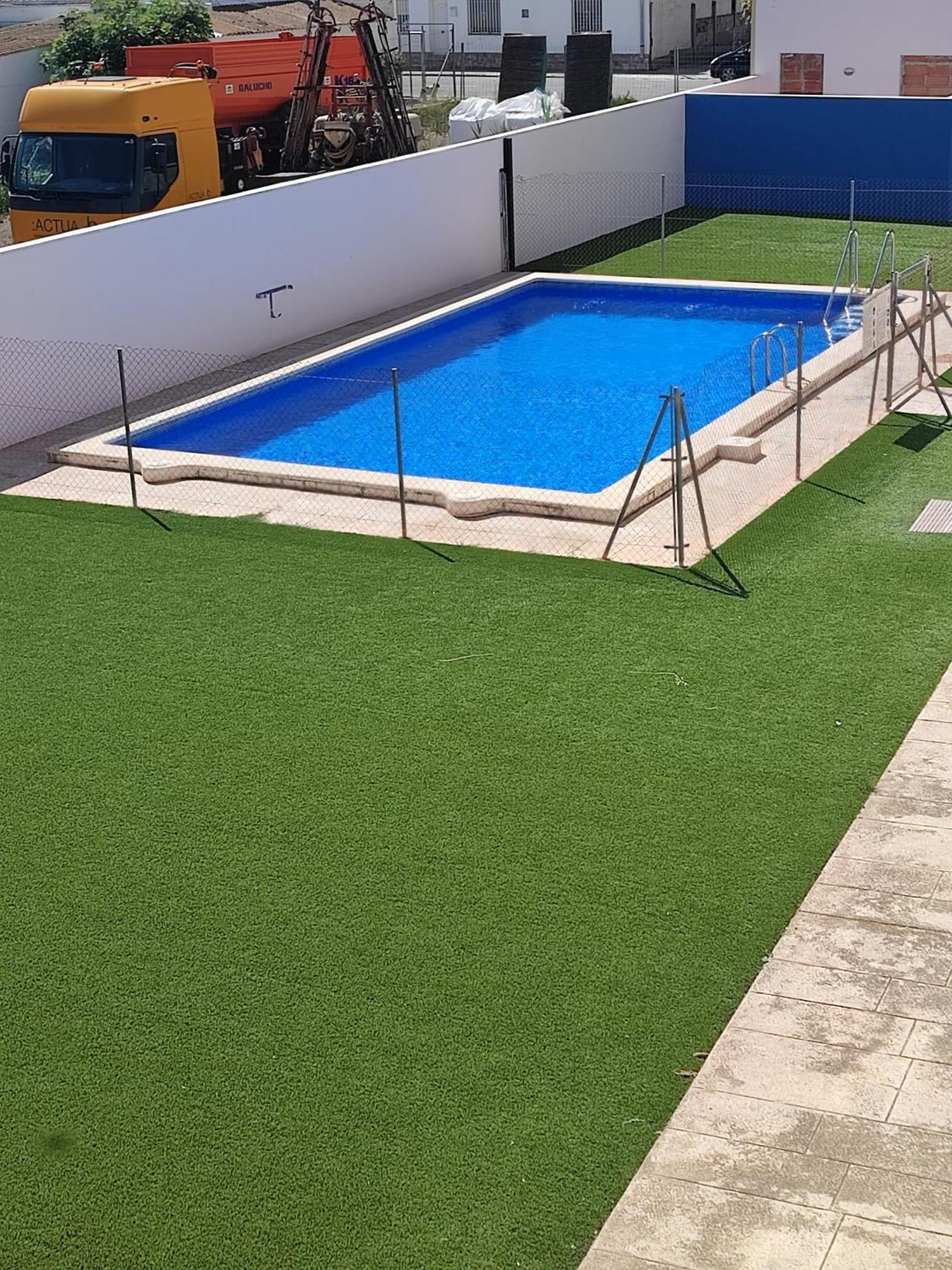 Nina's Blue Pool & Apartment *