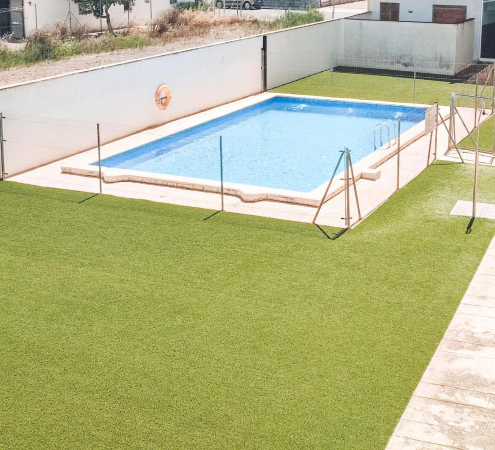 Nina's Blue Pool & Apartment *