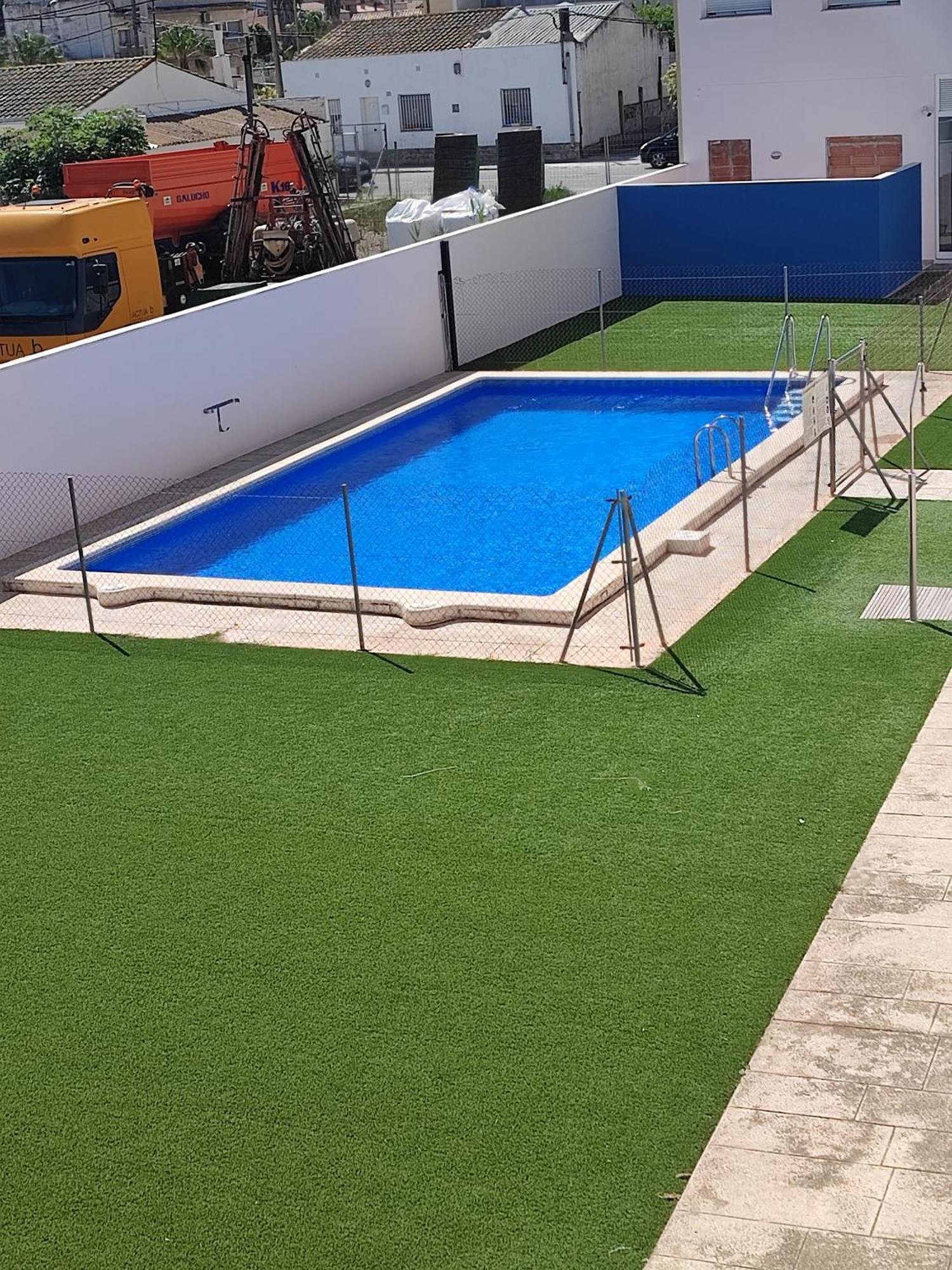 Nina's Blue Pool &